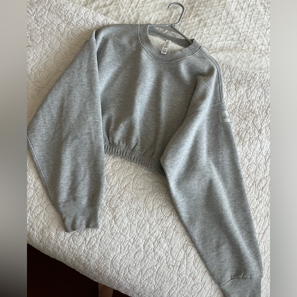 Alo Yoga pullover/ grey workout top